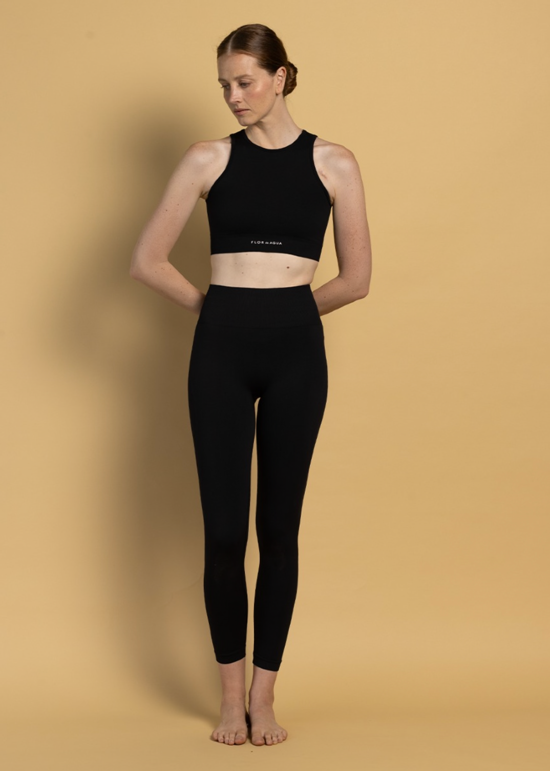Set Croptop V Back Legging Liso Negro
